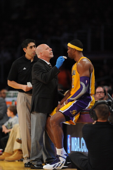 德甲前瞻：汉堡攻守俱废一败再败，斯图加特强势冲击欧冠区（德甲前瞻：汉堡攻防失衡连败不止，斯图加特强势直指欧冠席位）