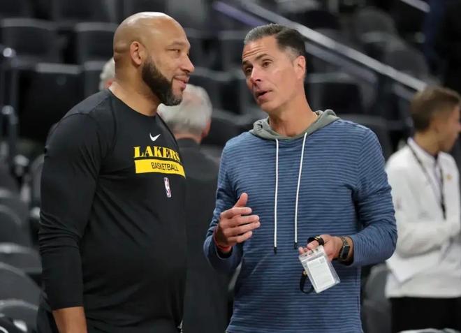 皮克：巴萨本赛季能竞争所有赛事的冠军，包括欧冠在内（皮克称巴萨本季有实力争夺各项冠军，欧冠亦在其中）