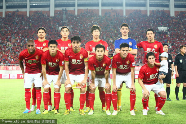 扣爽了！洛夫顿半场4中3得到9分4篮板3助攻（状态火热！洛夫顿半场4投3中，拿下9分4板3助）