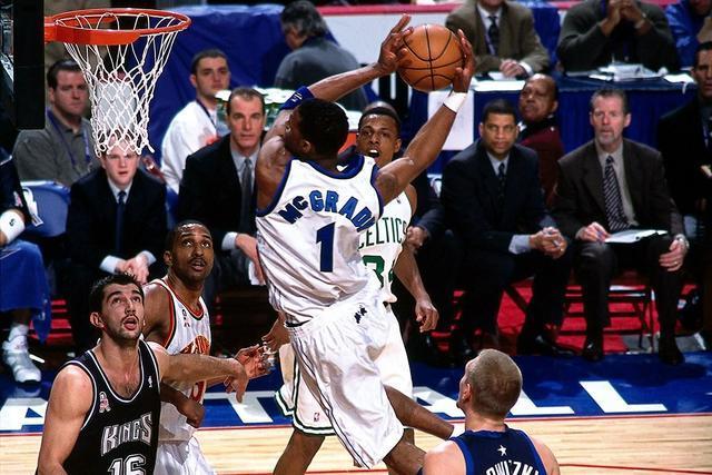 官方：由于场地积水严重，布莱克本vs谢周三比赛腰斩（官方通报：因场地严重积水，布莱克本对阵谢周三的比赛中止）