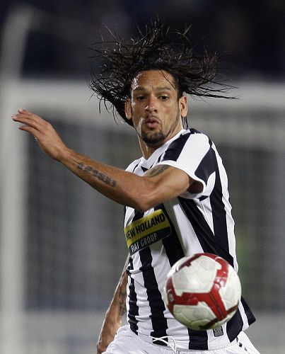 热刺短传渗透锋利如刃（热刺短传渗透刀锋般犀利）