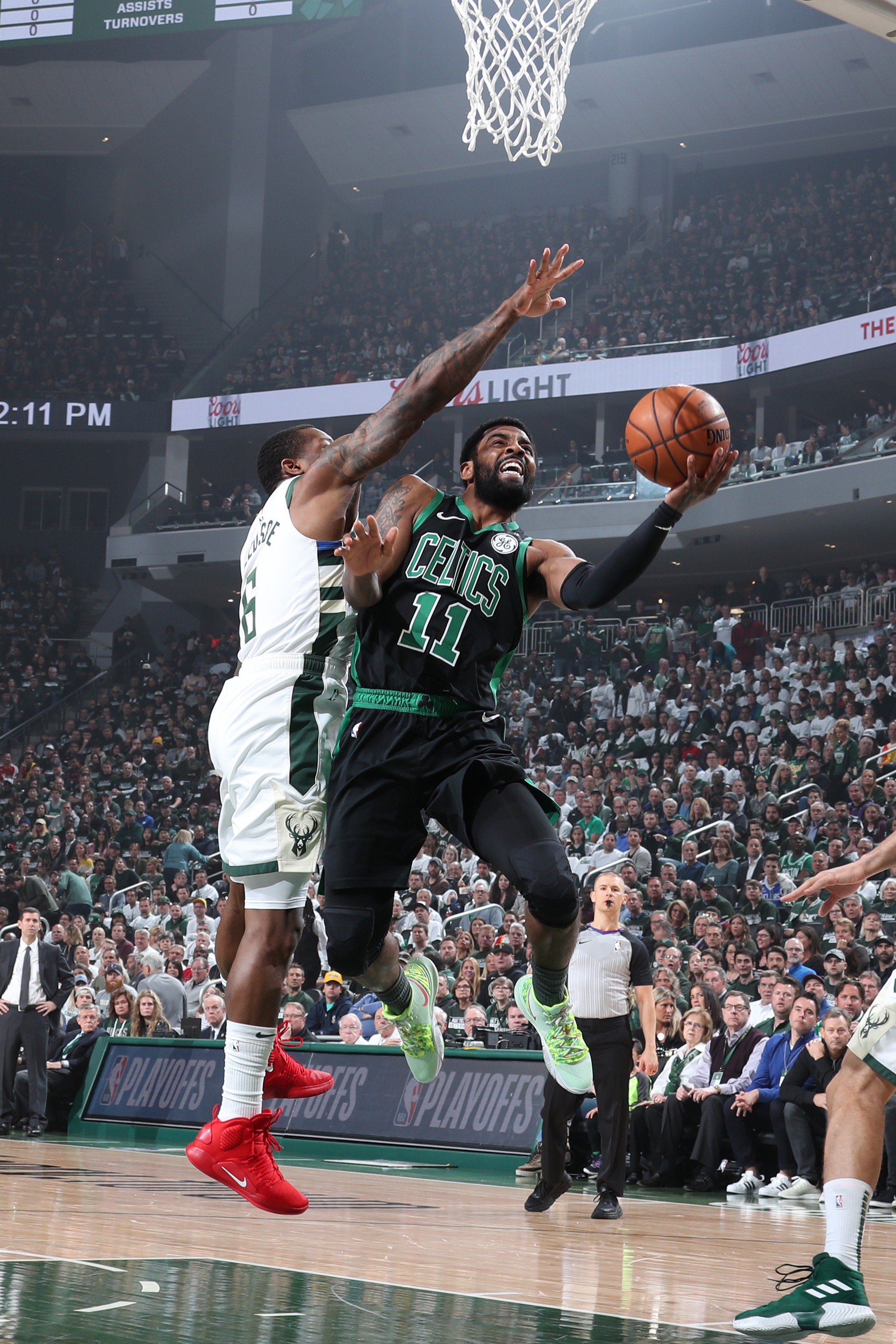 本菲卡客场2-0阿贾克斯，萨穆埃尔-达尔、巴雷罗建功（本菲卡客场2比0击败阿贾克斯，萨穆埃尔-达尔和巴雷罗进球）