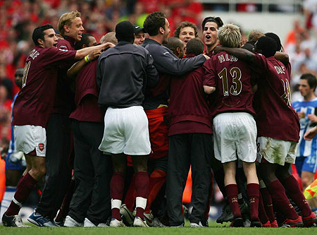 荷甲战报：佩皮、佩里西奇破门，十人埃因霍温2-1乌德勒支（荷甲：佩皮、佩里西奇建功，十人埃因霍温2-1力克乌德勒支）