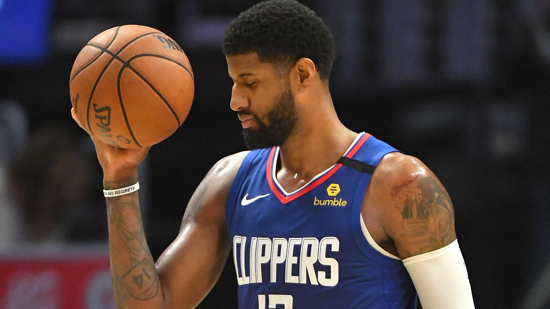 字母哥这时候的买房动作，真的让人浮想联翩啊！（字母哥此刻的置业操作，着实引人遐想）