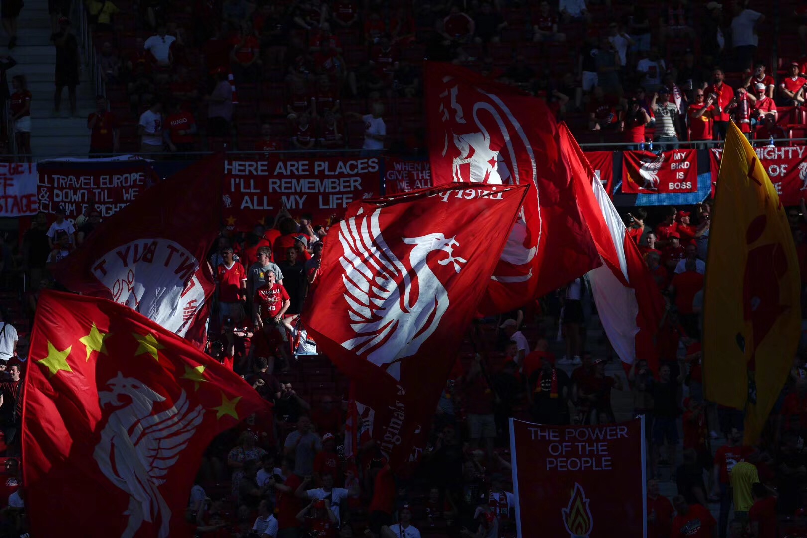 巴萨2-1法兰克福全场数据：射门13-5，控球率超7成（巴萨2-1胜法兰克福：射门13比5，控球率超七成）