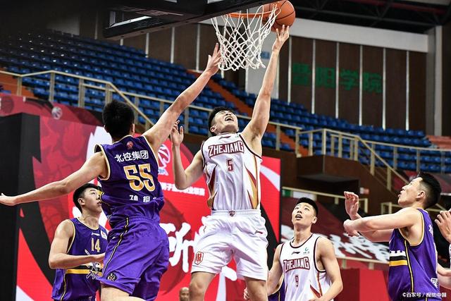 斯洛特：我已经让萨拉赫知道他不会参赛，这是我们唯一的交流（斯洛特：我只告知萨拉赫将不会出场，除此之外未再沟通）